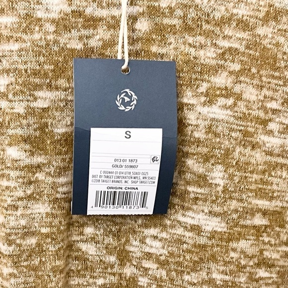 New with tags Universal Thread gold long sleeved thermal. Very soft! - Picture 5 of 11